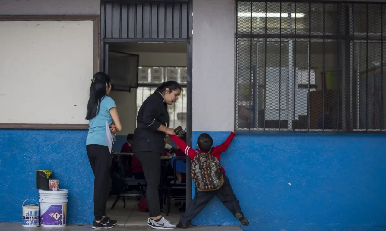  Los niños y docentes tendrán una semana más de vacaciones. 