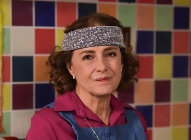 Era la tía amargada de Cecilia, quien le impedía salir más que para ir a la escuela.