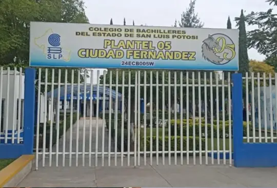 Los estudiantes fueron sorprendidos forjando con papeles en forma de cilindro residuos de aparente marihuana, y con una granada en la mochila Los estudiantes fueron sorprendidos forjando con papeles en forma de cilindro residuos de aparente marihuana, y con una granada en la mochila