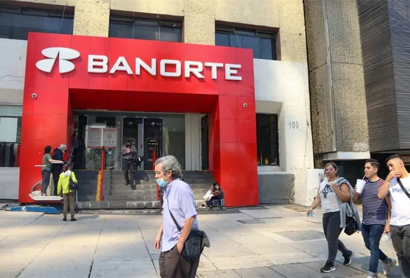 Los bancos no abren el 12 y 25 de diciembre. Los bancos no abren el 12 y 25 de diciembre.
