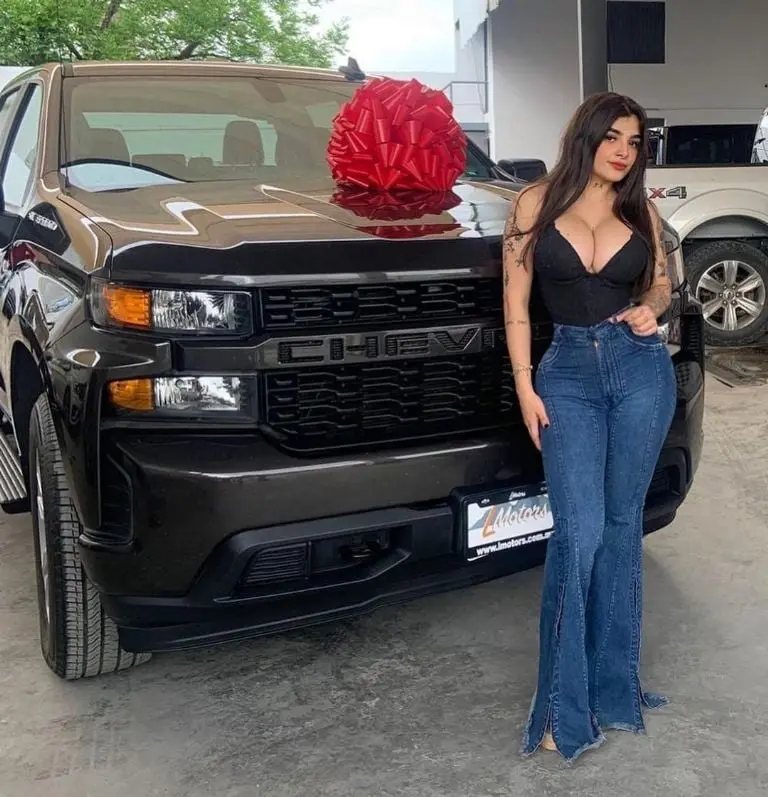 Los autos de lujo de Karely Ruiz (Redes sociales)