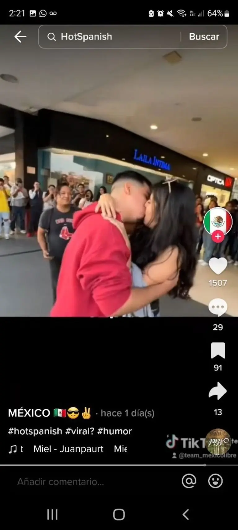 Se le regó al joven - Tomada de video