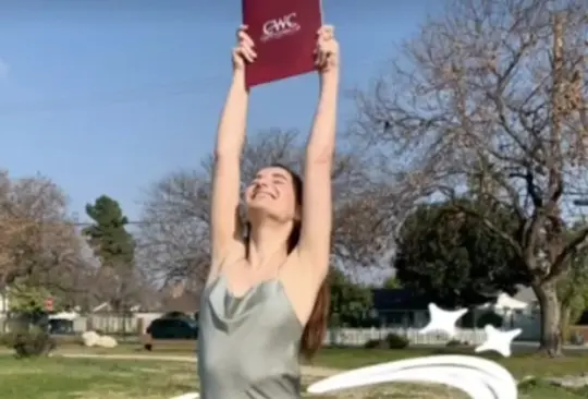 La joven compartió una sesión de fotos para celebrar finalmente haber podido someterse a una cirugía para no tener hijos. La joven compartió una sesión de fotos para celebrar finalmente haber podido someterse a una cirugía para no tener hijos.