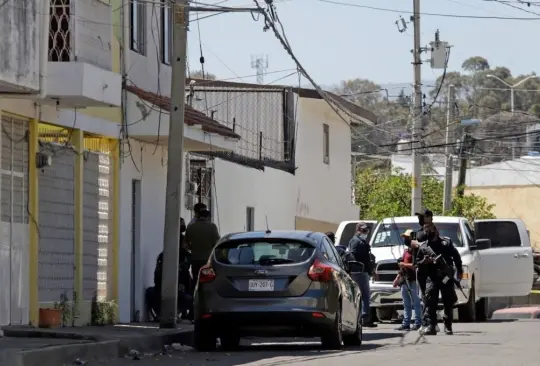 Las autoridades realizaron cateos en siete domicilios, donde encontraron drogas y armas Las autoridades realizaron cateos en siete domicilios, donde encontraron drogas y armas