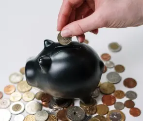 Estos son los riesgos y fraudes en las pirámides “para ahorrar” dinero