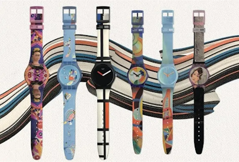 Swatch X YOU Centre Pompidou, con tres dise&ntilde;os diferentes, estar&aacute; disponible en tiendas f&iacute;sicas y en la web el 24 de marzo de 2022.