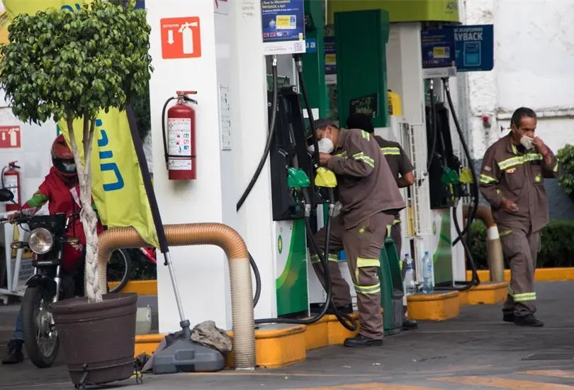 Estación de gasolina en la Colonia Roma de la Ciudad de México. Estación de gasolina en la Colonia Roma de la Ciudad de México.