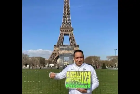 El barrio siempre lo llevaré conmigo: Hombre presume letrero de camión de Izcalli frente a la Torre Eiffel El barrio siempre lo llevaré conmigo: Hombre presume letrero de camión de Izcalli frente a la Torre Eiffel