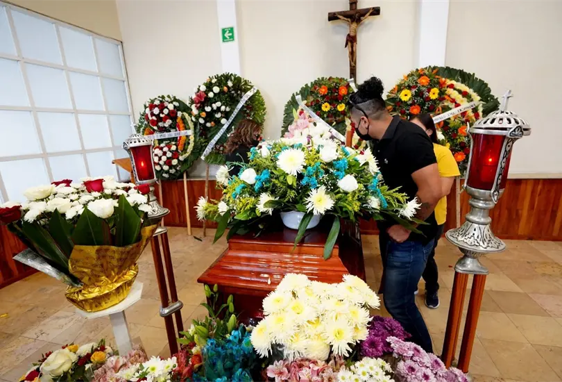 Amenazan a reporteros que cubrían el funeral del periodista Armando Linares Amenazan a reporteros que cubrían el funeral del periodista Armando Linares