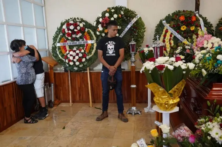 Amenazan a reporteros que cubrían el funeral del periodista Armando Linares - Juan José Estrada Serafín (Cuartoscuro)