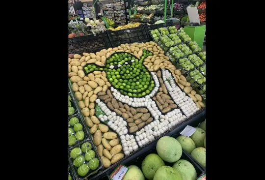 Empleados de supermercado crean mural del Shrek y se vuelve viral 