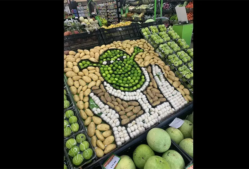 Empleados de supermercado crean mural del Shrek y se vuelve viral 
