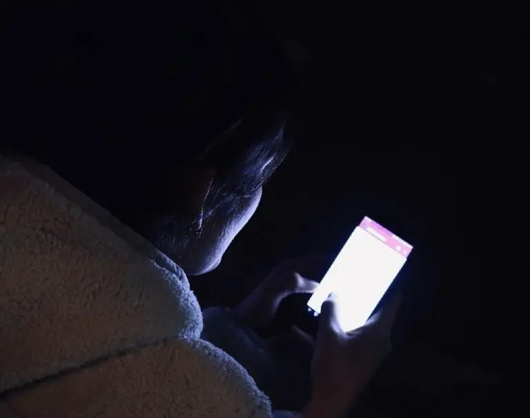 No se deben utilizar dispositivos electrónicos tres horas antes de dormir. FOTO: Pixabay