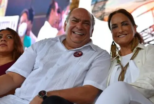 Antonio Pérez y Patricia Armendáriz durante la reunión informativa de la Reforma Eléctrica en Minatitlán.