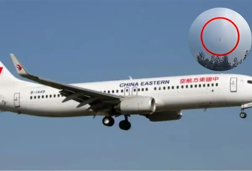 El avión se desplomó desde más de 8 mil metros de altura. El avión se desplomó desde más de 8 mil metros de altura.