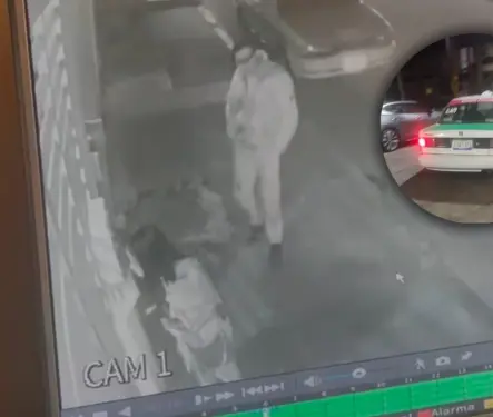 "No paraba de decirme cosas asquerosas", pasajera exhibe acoso de taxista | VIDEO