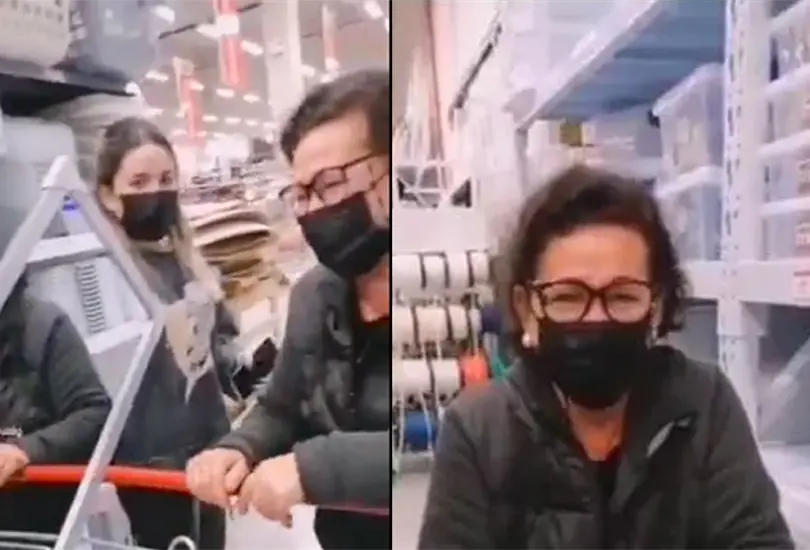 Educaci&oacute;n ante todo, la mujer cedi&oacute; el paso a su propio reflejo, lo que le provoc&oacute; un ataque de risa imparable.