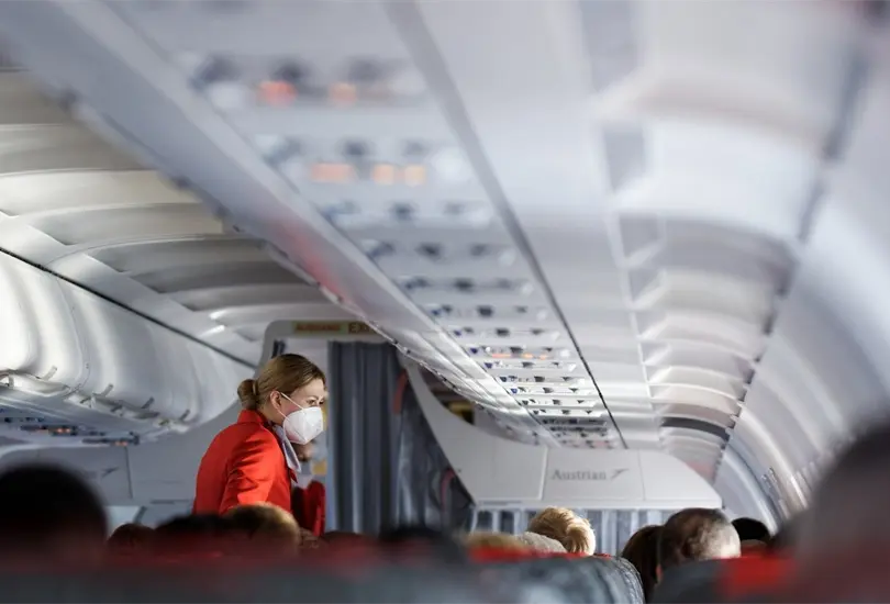 Azafata cuenta qu&eacute; hacen si una persona muere abordo de un vuelo