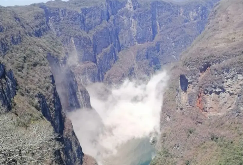 Protección Civil optó por cerrar la navegación sobre el afluente como medida preventiva en el Cañón del Sumidero. Protección Civil optó por cerrar la navegación sobre el afluente como medida preventiva en el Cañón del Sumidero.