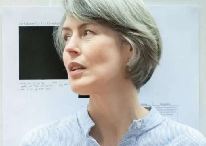 Era una exaeromoza, que tras un accidente queda en silla de ruedas.