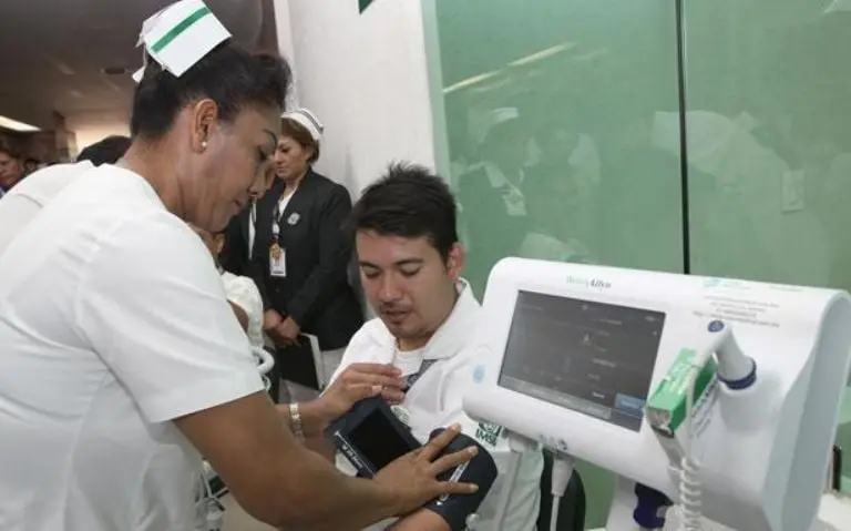 Si padeces hipertensión puedes tener más riesgo de sufrir un infarto silencioso. FOTO: IMSS