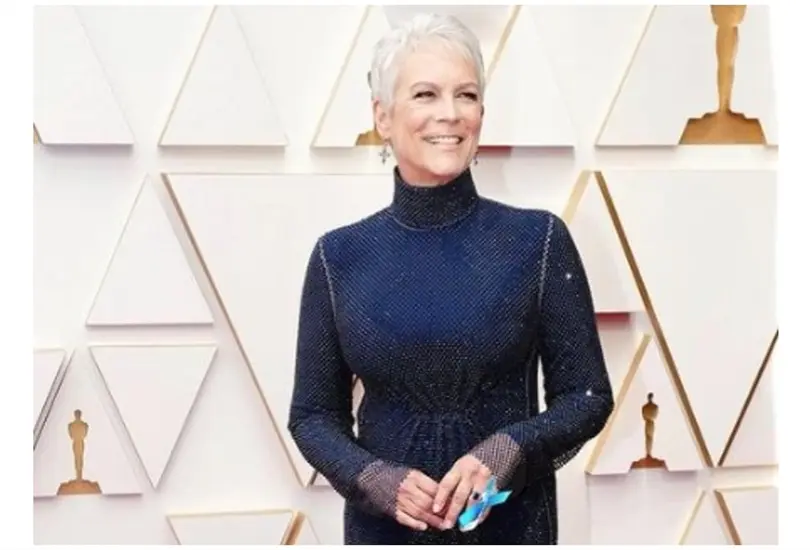 Jamie Lee Curtis eligi&oacute; portar el list&oacute;n azul a manera de anillo.
