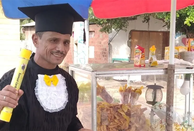 Vendedor ambulante se gradúa de la universidad Vendedor ambulante se gradúa de la universidad