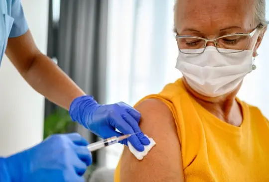 La FDA indicó que una dosis más de refuerzo ayudará a la protección contra el virus Sars-Cov-2. La FDA indicó que una dosis más de refuerzo ayudará a la protección contra el virus Sars-Cov-2.