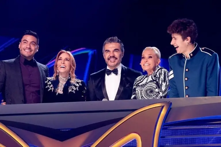 Adrián Uribe fue el conductor en la última edición de ¿Quién es la máscara? de Televisa. Foto: Instagram (adrianuribe).