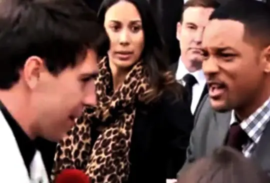 Will Smith da cachetada a reportero