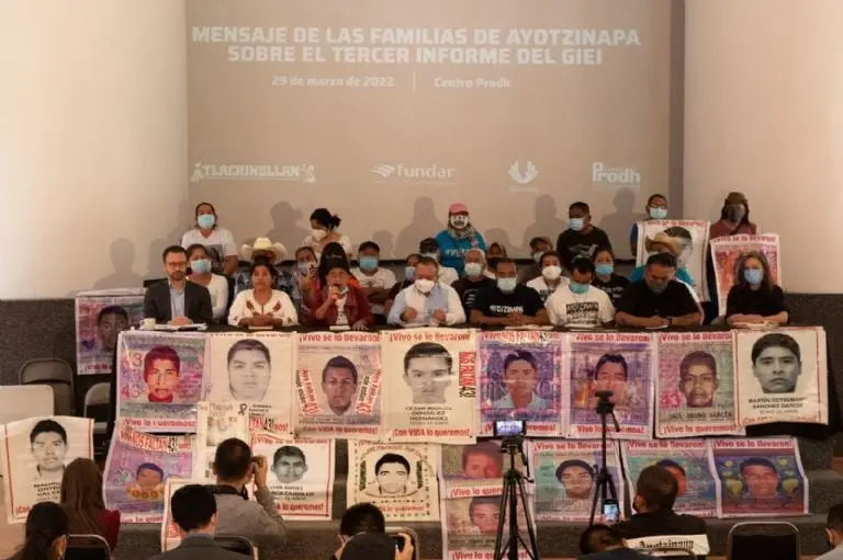 Padres de los estudiantes desaparecidos de Ayotzinapa. Foto: Cuartoscuro.
