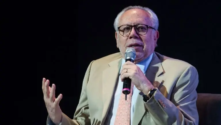 Para defenderse de las críticas, Luis de Llano aseguró que su