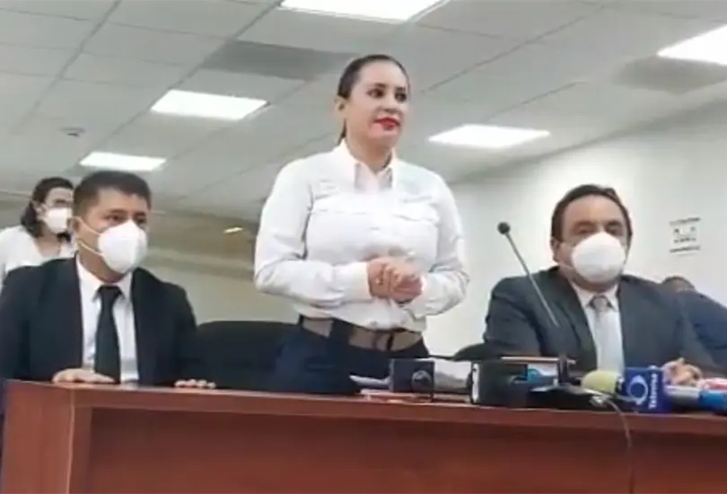 La alcaldesa de Cuauhtémoc también pagará 30 mil pesos a cada uno de los policías agredidos. La alcaldesa de Cuauhtémoc también pagará 30 mil pesos a cada uno de los policías agredidos.
