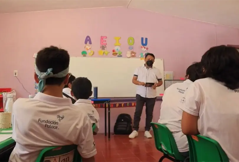 Ni&ntilde;as y ni&ntilde;os de todas las edades aprenden la escritura maya en el festival P&aacute;ayt&acute;aan 2022