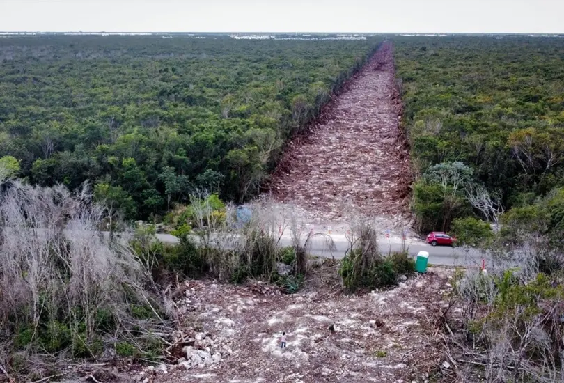 Tramo del 5 del Tren Maya.