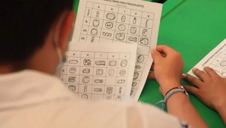 Niñas y niños de todas las edades aprenden la escritura maya en el festival Páayt´aan 2022 - Quinto Poder
