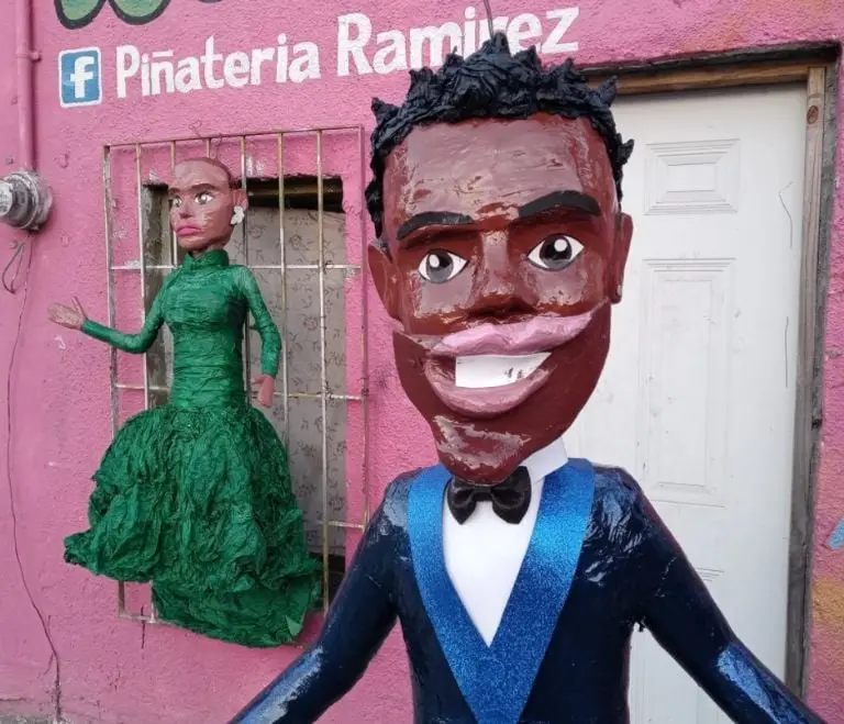 Piñata de Jada Pinkett y Chris Rock (Piñatería Ramírez)