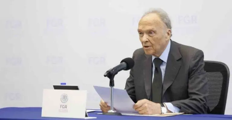 El fiscal Alejandro Gertz denunció por el delito espionaje tras filtrarse supuesta llamada. FOTO: FGR
