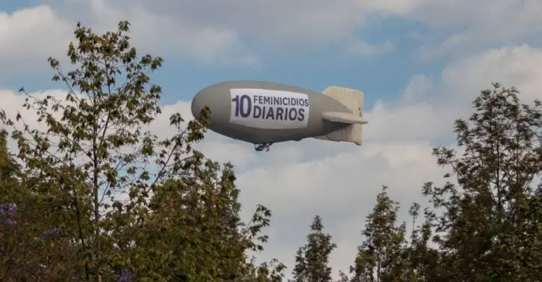 El dirigible causó conmoción entre las y los capitalinos. FOTO: Cuartoscuro