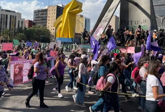 Miles de mujeres marchan en las calles de la CDMX.