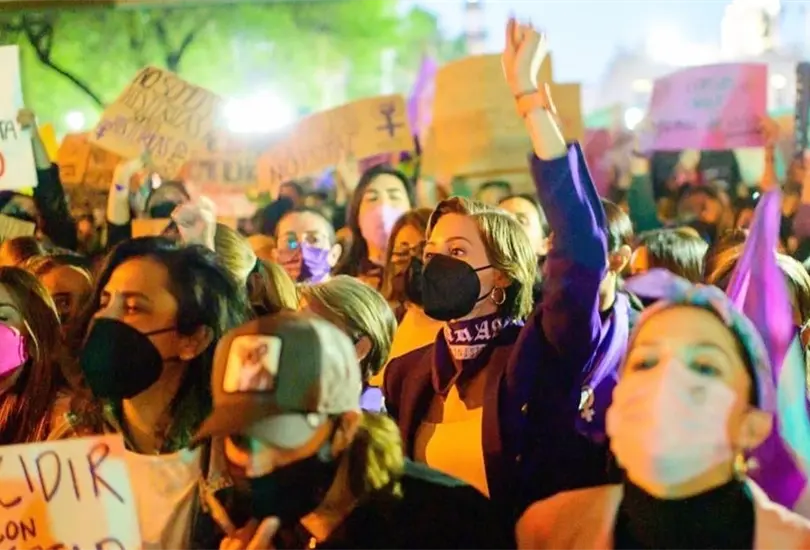 Unas 6 mil mujeres participaron en la marcha, entre ellas Mariana Rodríguez. Unas 6 mil mujeres participaron en la marcha, entre ellas Mariana Rodríguez.