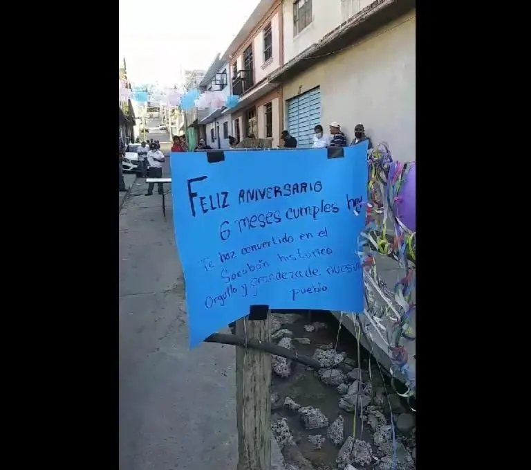 Celebran seis meses de socavón (redes sociales)