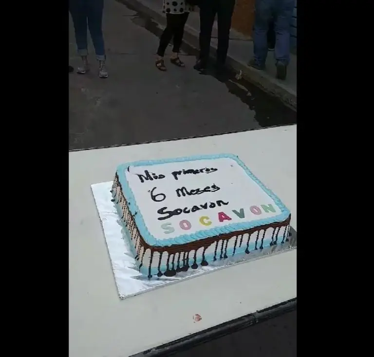 Celebran seis meses de socavón (redes sociales)