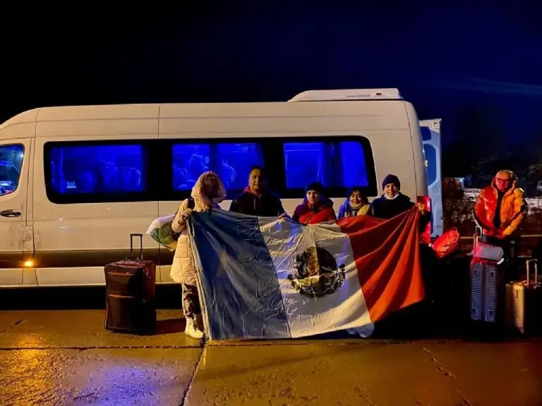Mexicanos llegan a Rumanía para escapar de la guerra entre Ucrania y Rusia. Twitter (m_Ebrard).