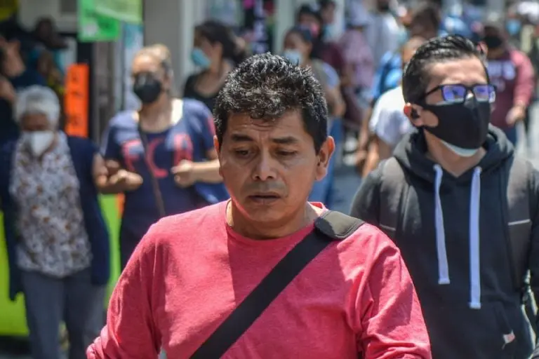 Ya es voluntario el uso del cubrebocas en espacios abiertos en la Ciudad de México. Foto: Cuartoscuro.