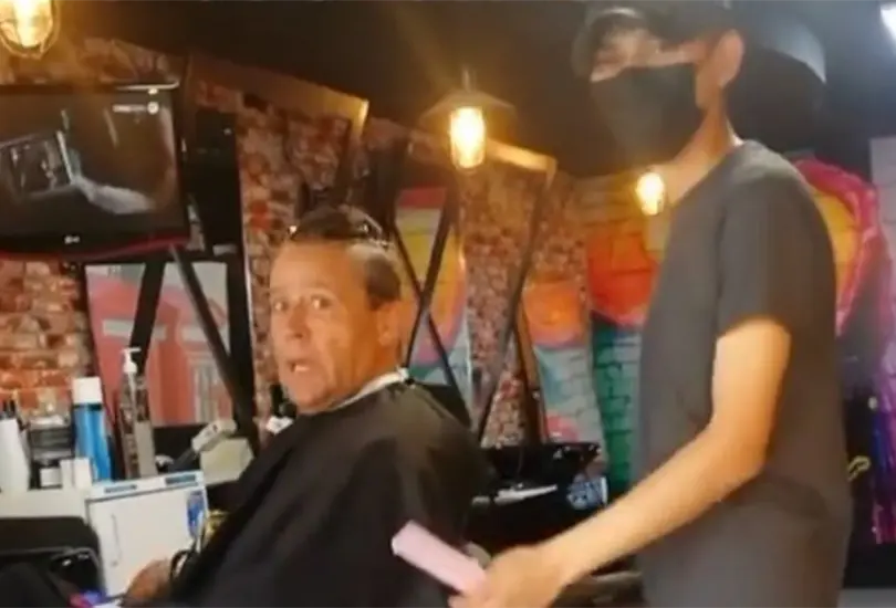 Alfredo Adame en la peluquería Alfredo Adame en la peluquería