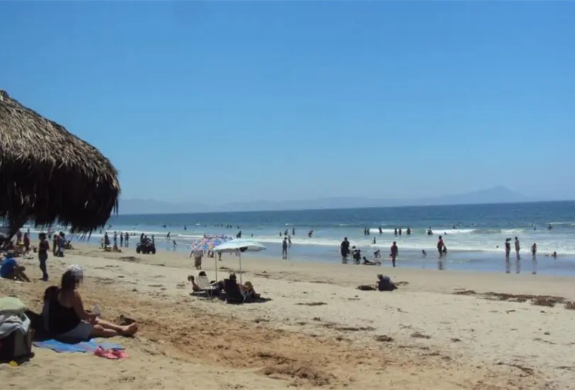 En esta playa hay constantes descargas de aguas residuales. En esta playa hay constantes descargas de aguas residuales.