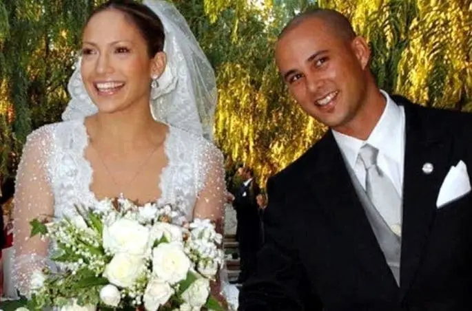 Judd trabajaba con JLo como uno de sus bailarines, y fue su segundo esposo; estuvo casado con ella del 2001 al 2003.
