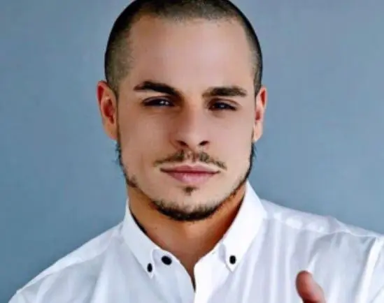 También era uno de sus bailarines, 18 años menor que ella, pero tras un tiempo, su relación finalizó.