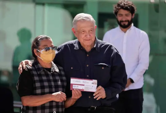 AMLO aseguró que confía en la gente para que liquiden sus préstamos. AMLO aseguró que confía en la gente para que liquiden sus préstamos.